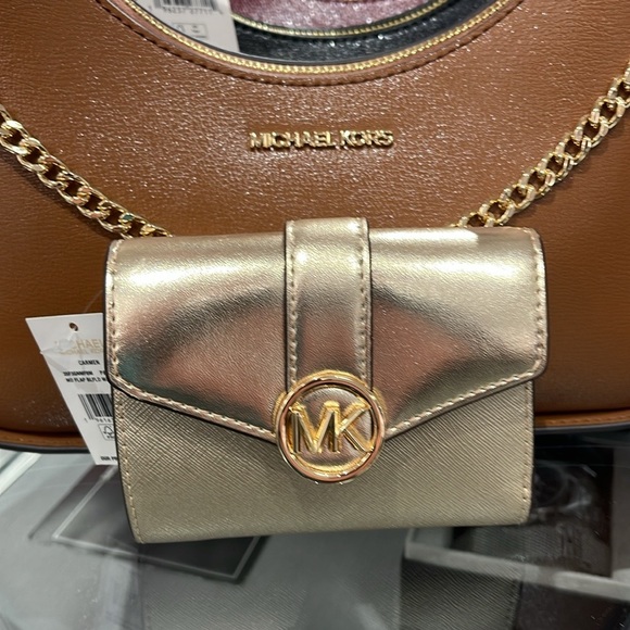 MICHAEL KORS
Carmen Medium Faux Leather Wallet
Pale Gold 
NWT - Picture 10 of 16